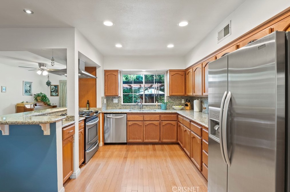 19128 Archwood St, Los Angeles CA  91335-5001 exterior