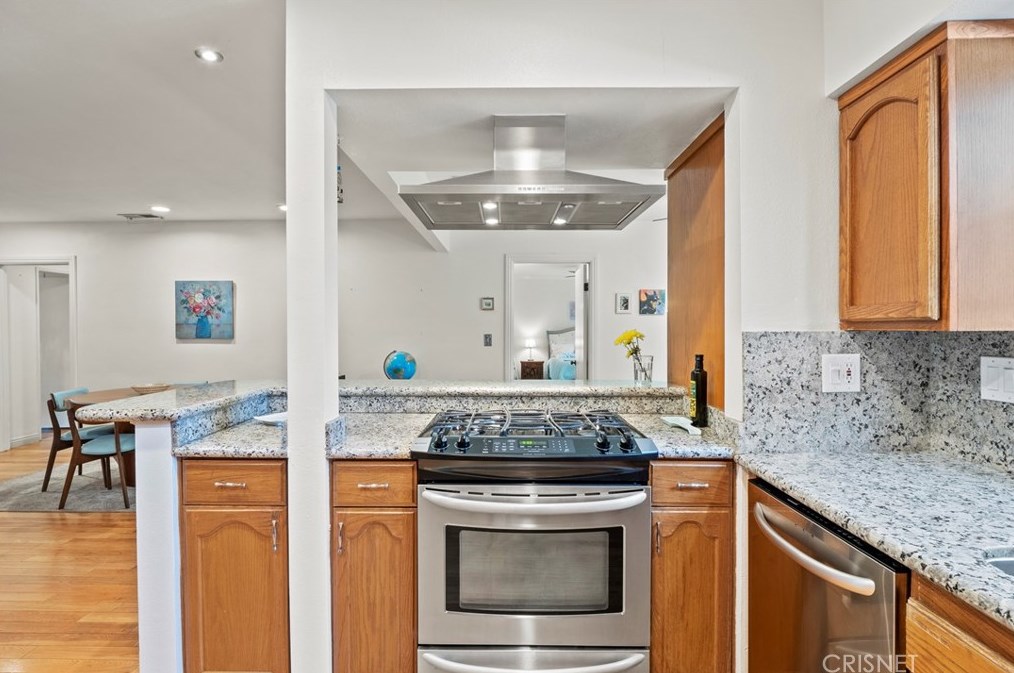 19128 Archwood St, Los Angeles CA  91335-5001 exterior