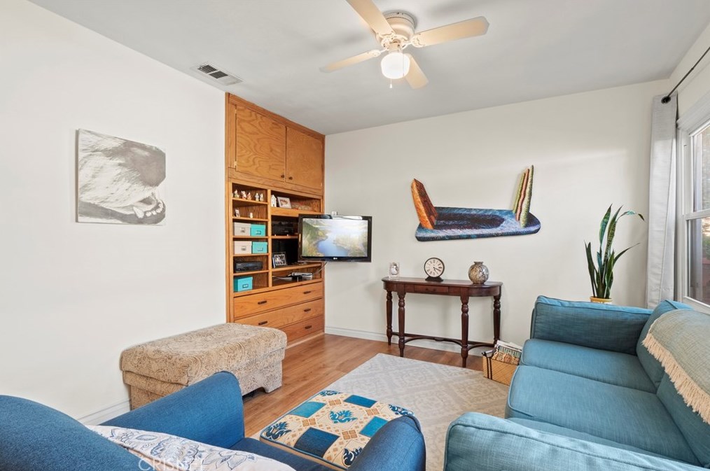 19128 Archwood St, Los Angeles CA  91335-5001 exterior