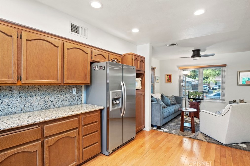 19128 Archwood St, Los Angeles CA  91335-5001 exterior