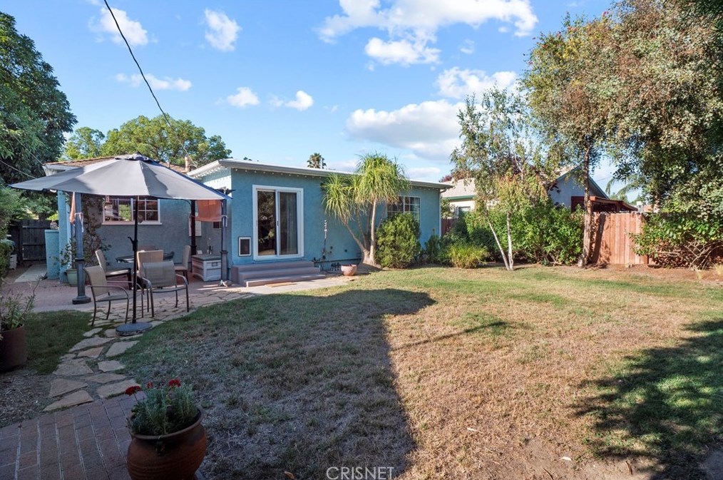 19128 Archwood St, Los Angeles CA  91335-5001 exterior