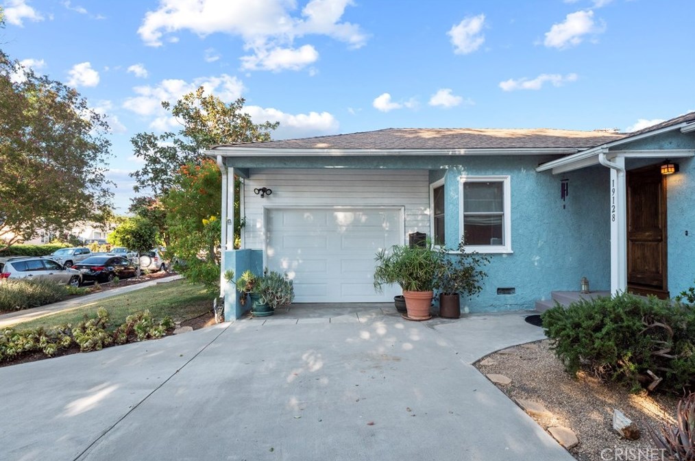 19128 Archwood St, Los Angeles CA  91335-5001 exterior