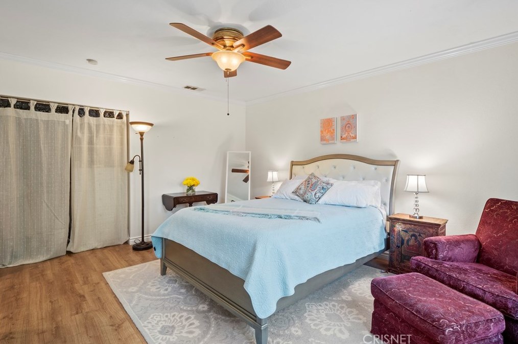 19128 Archwood St, Los Angeles CA  91335-5001 exterior