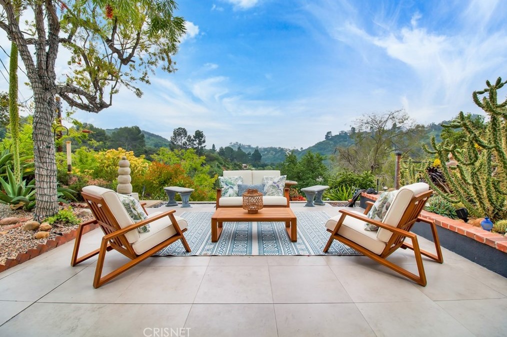 10225 Scenario Ln, Los Angeles CA  90077-2411 exterior