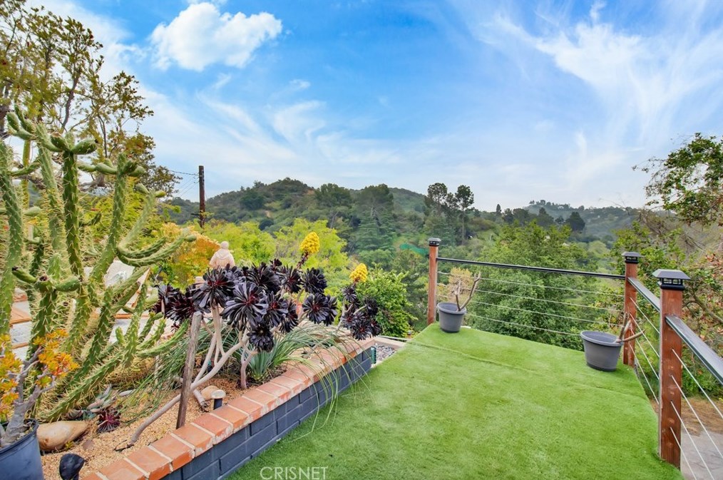 10225 Scenario Ln, Los Angeles CA  90077-2411 exterior