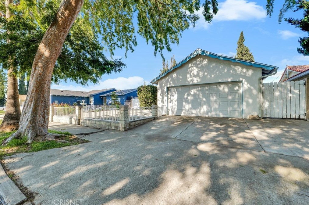 10501 Gothic Ave, San Fernando, CA 91344-6825