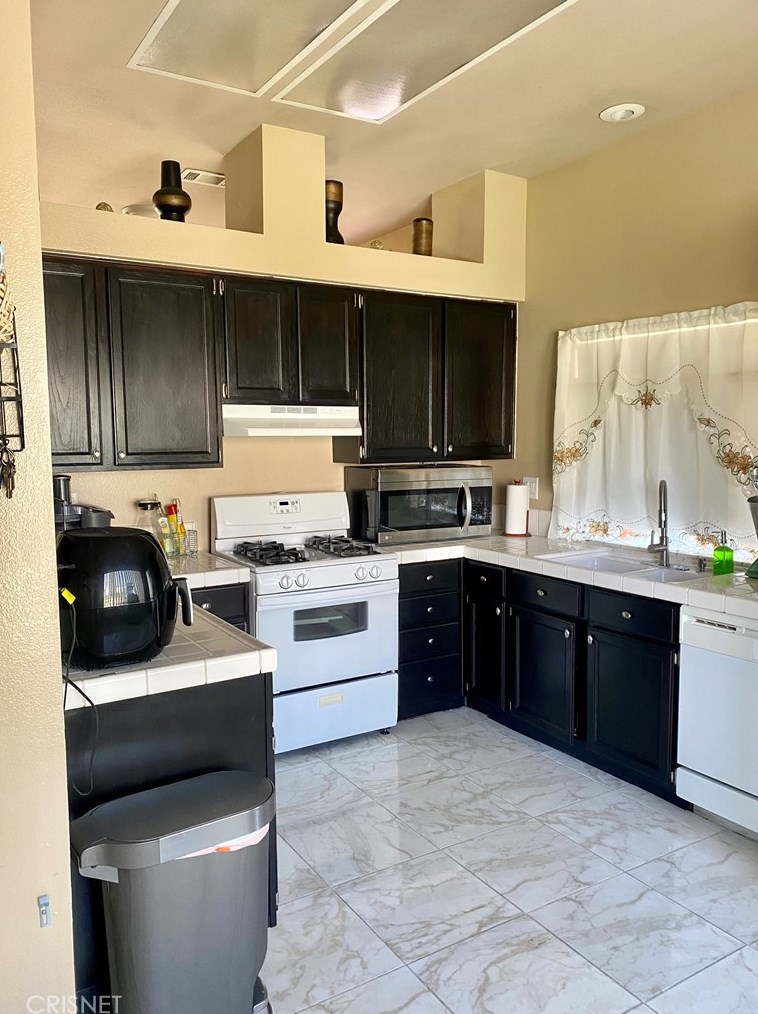 6041 Madrid Ct, Palmdale, CA 93552-4014
