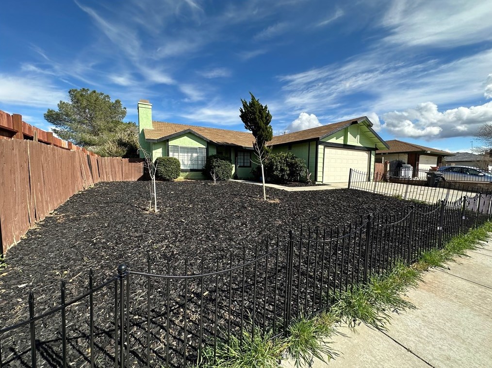 37858 Silk Tree Ln, Palmdale, CA 93550-5482