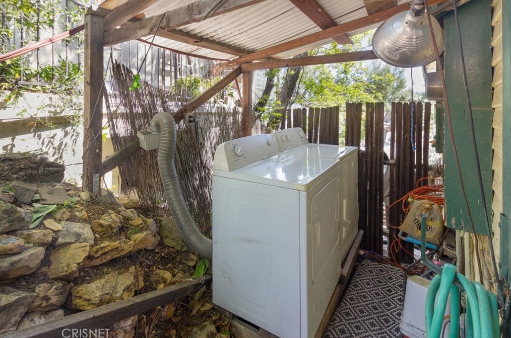 480 Crane Blvd, Los Angeles CA  90065-5053 exterior