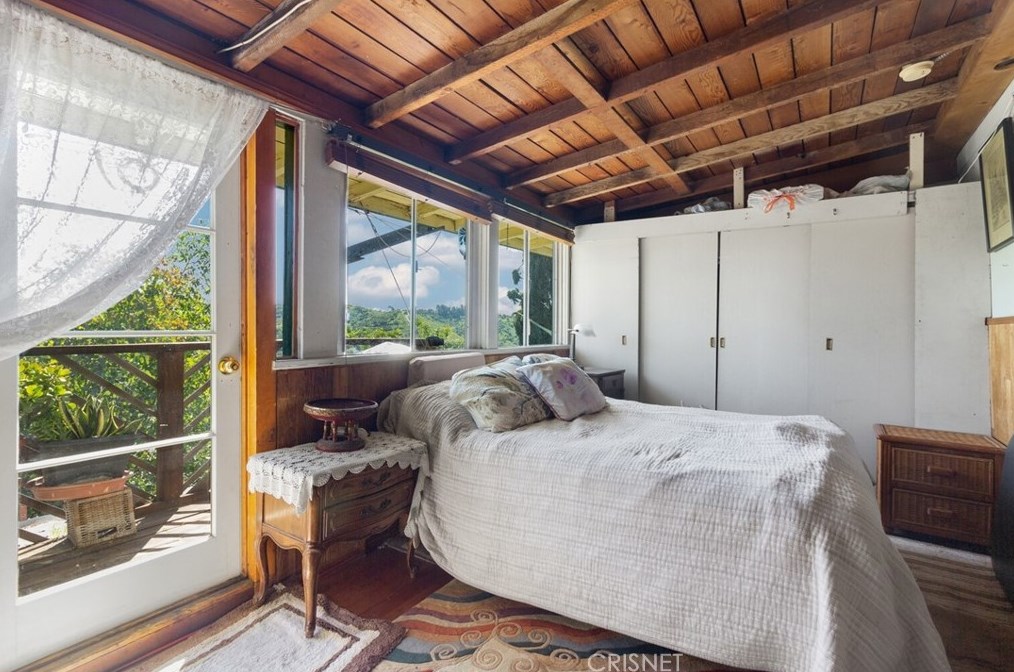 480 Crane Blvd, Los Angeles CA  90065-5053 exterior