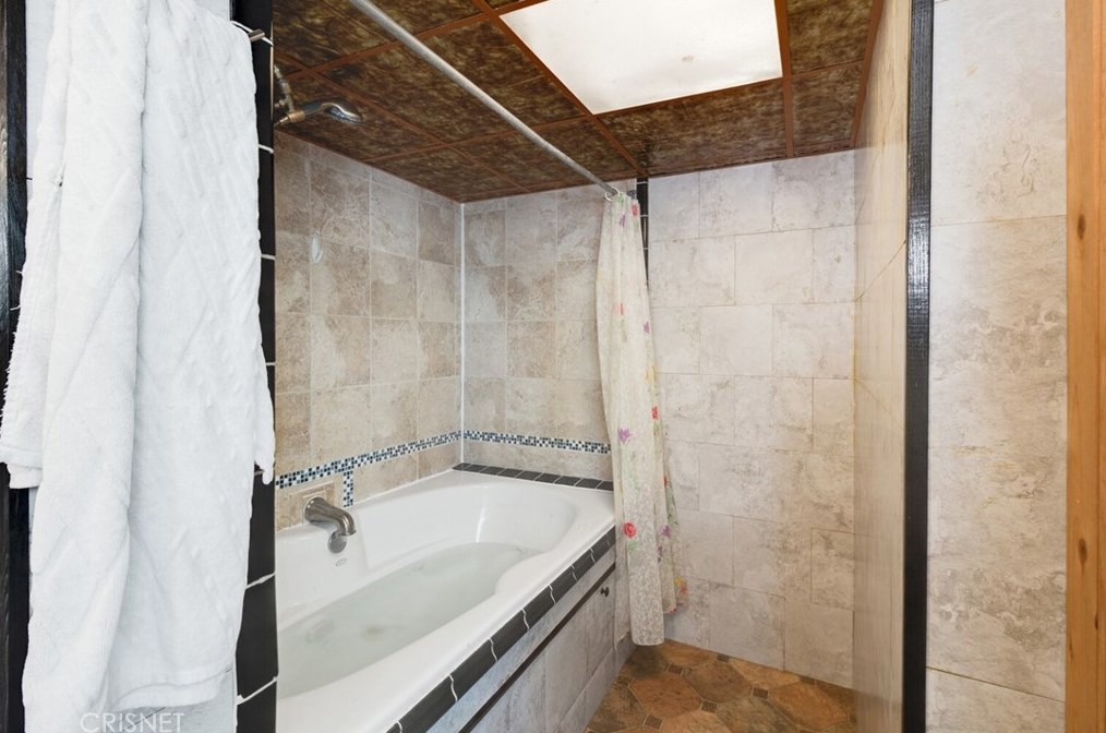 480 Crane Blvd, Los Angeles CA  90065-5053 exterior