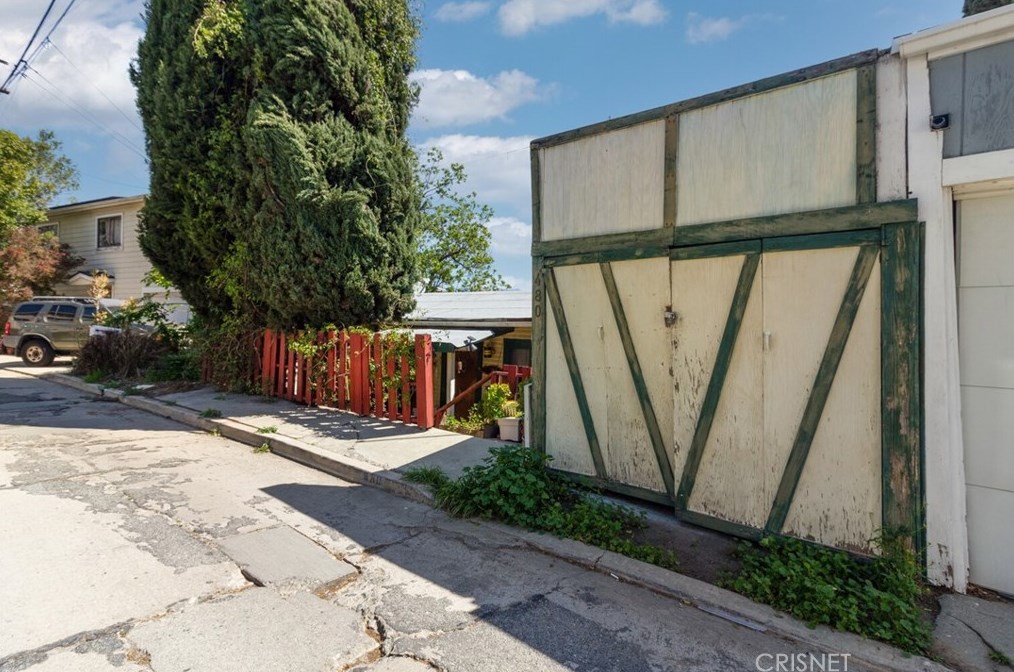 480 Crane Blvd, Los Angeles CA  90065-5053 exterior