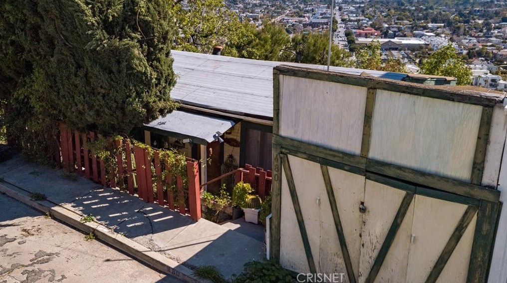 480 Crane Blvd, Los Angeles CA  90065-5053 exterior