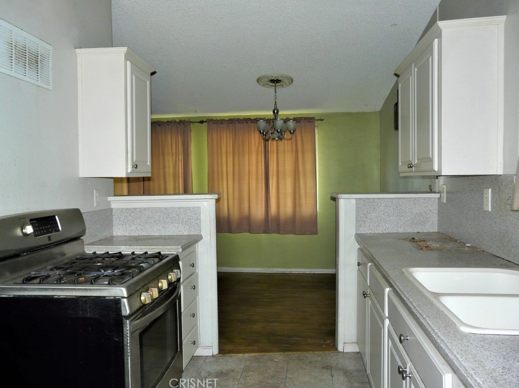 12736 Montford St, Los Angeles CA  91331-1116 exterior