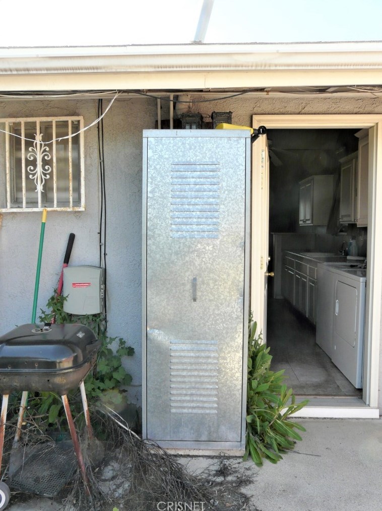 12736 Montford St, Los Angeles CA  91331-1116 exterior