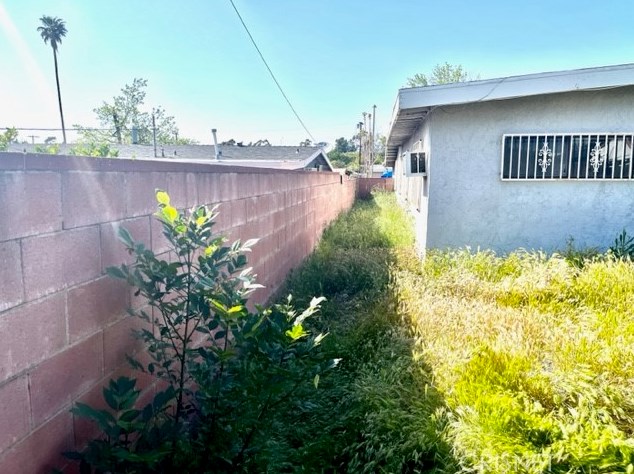 12736 Montford St, Los Angeles CA  91331-1116 exterior