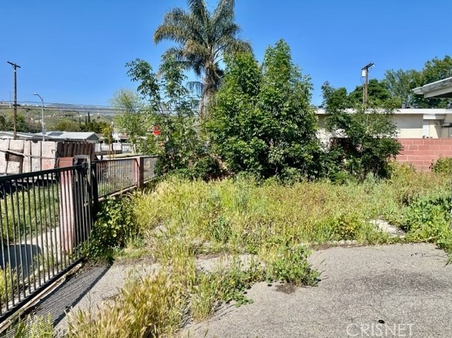 12736 Montford St, Los Angeles, CA 91331-1116