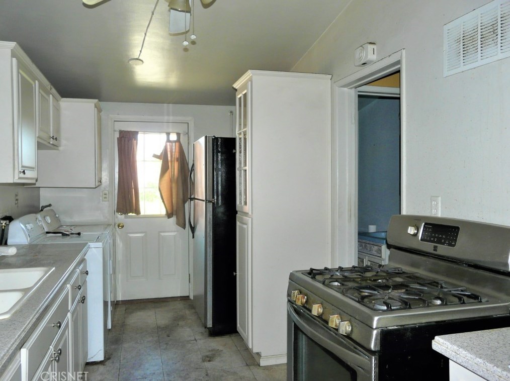 12736 Montford St, Los Angeles CA  91331-1116 exterior