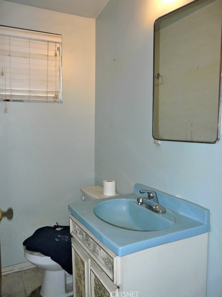 12736 Montford St, Los Angeles CA  91331-1116 exterior