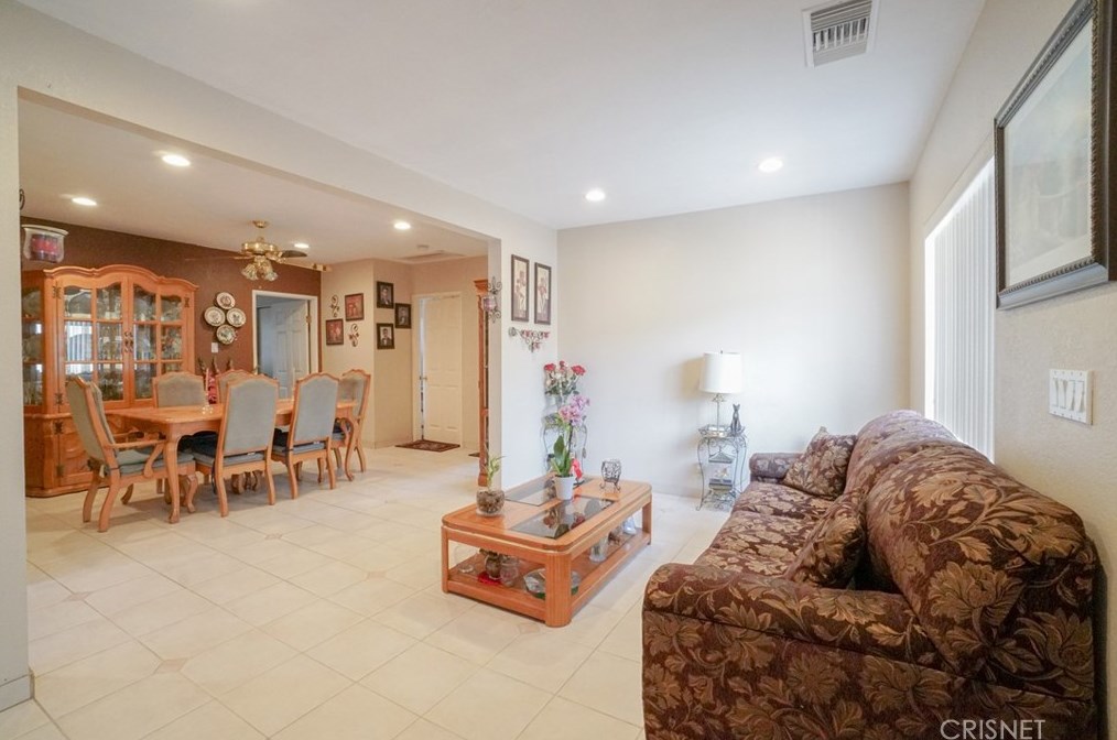 3400 Thorpe Ave, Los Angeles CA  90065-1648 exterior