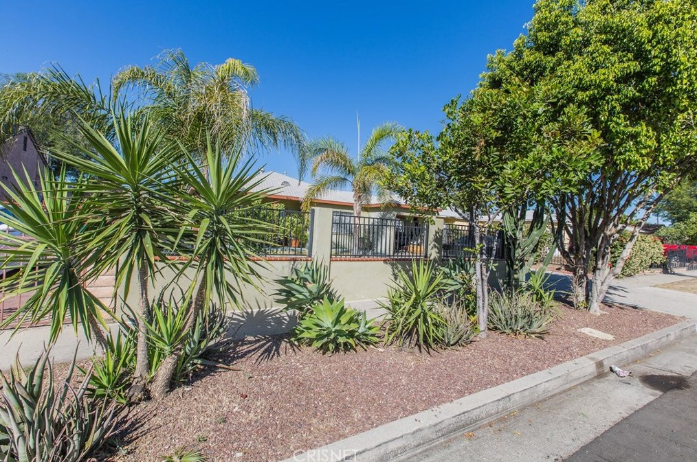 9707 Amboy Ave, Los Angeles CA  91331-4118 exterior