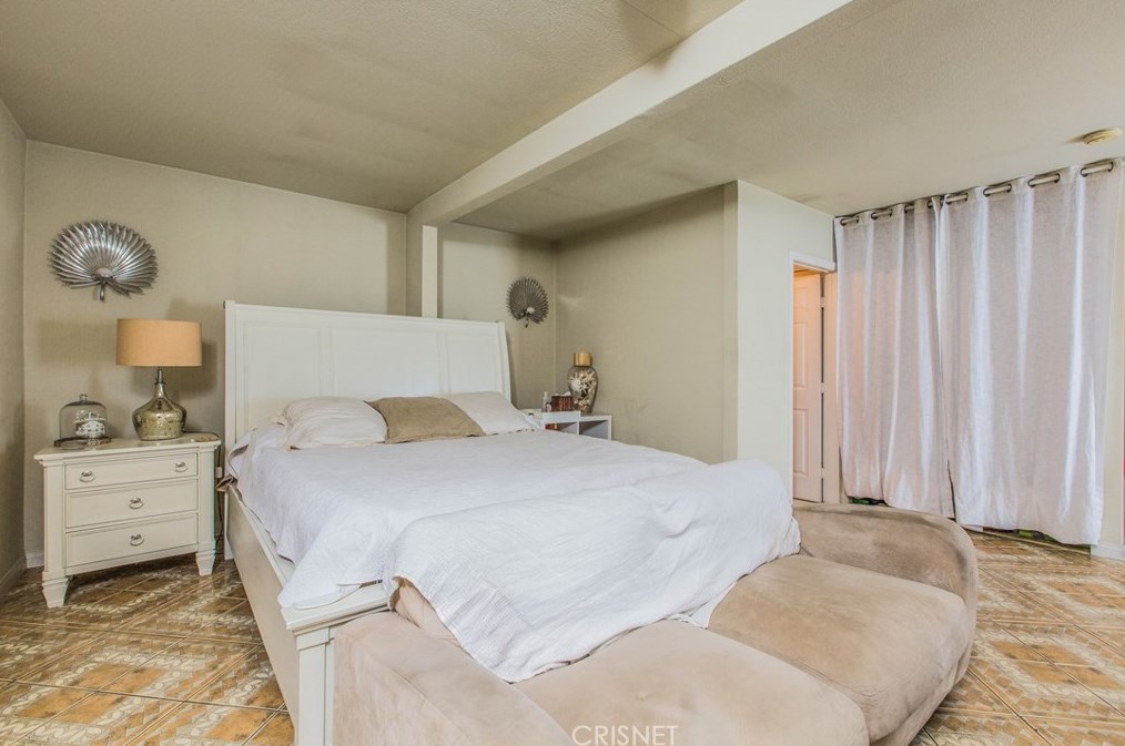 9707 Amboy Ave, Los Angeles CA  91331-4118 exterior