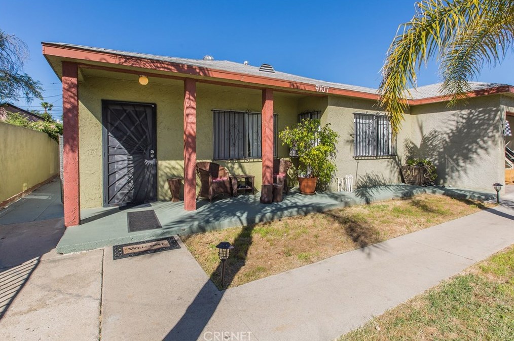 9707 Amboy Ave, Los Angeles CA  91331-4118 exterior