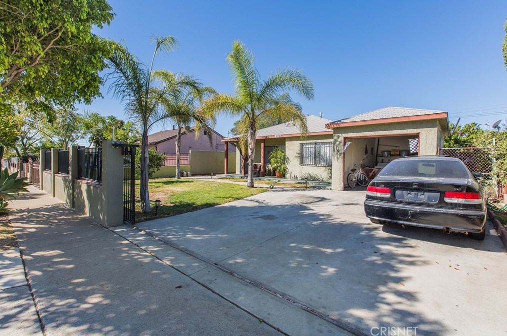 9707 Amboy Ave, Los Angeles CA  91331-4118 exterior