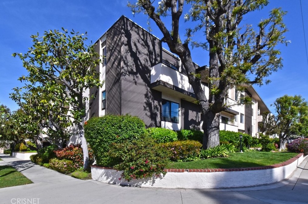 5805 Whitsett Ave #101, North Hollywood, CA 91607