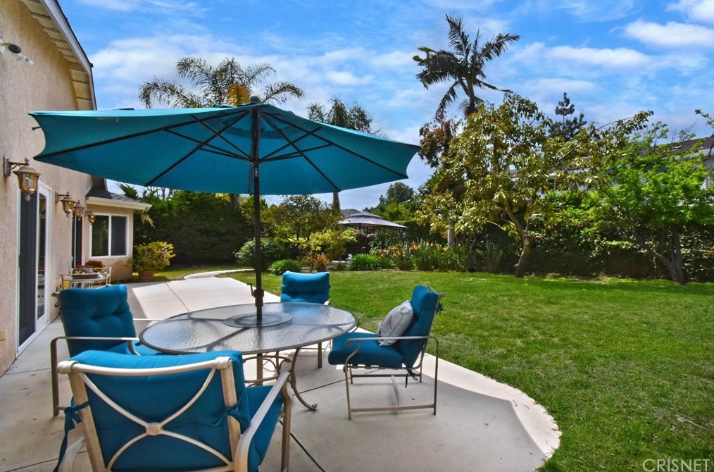 3915 Declaration Ave, Calabasas, CA 91302