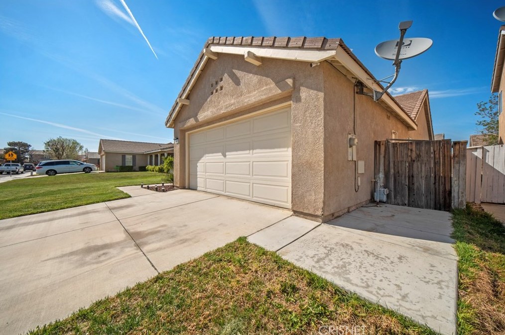 3425 Firebush Ave, Tropico Village, CA 93560-7666