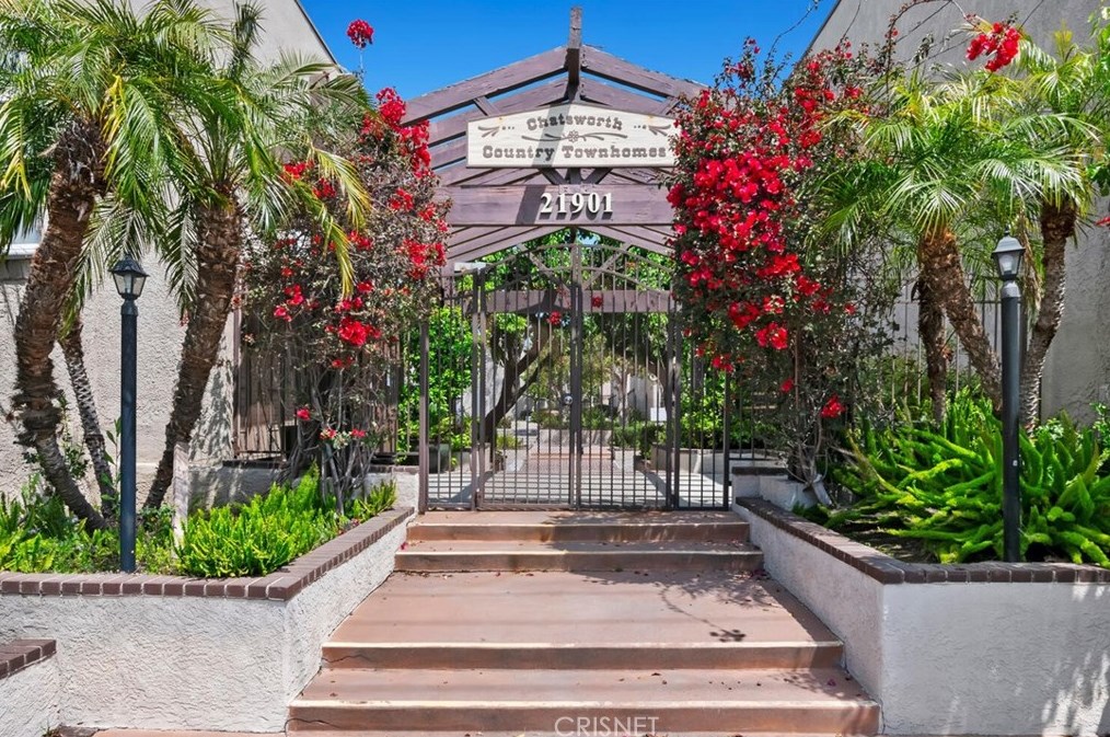 21901 Lassen St, Chatsworth CA  91311-3618 exterior