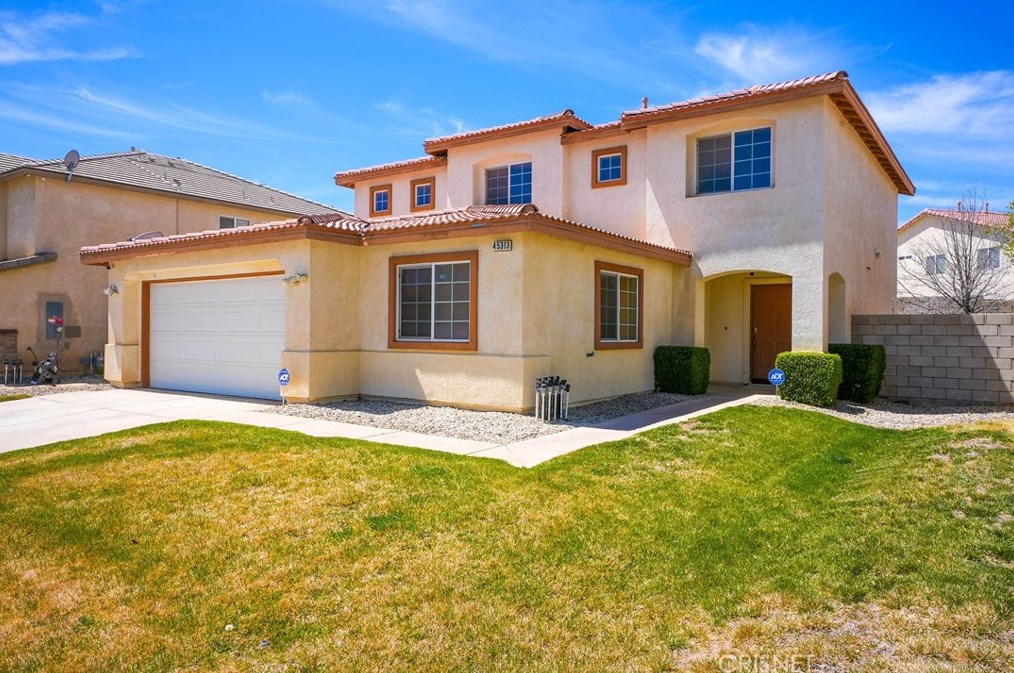 45313 Robinson Dr, Lancaster, CA 93535