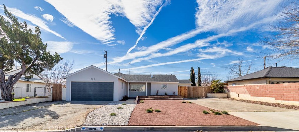 1820 Avenue, Palmdale CA  93551-2251 exterior