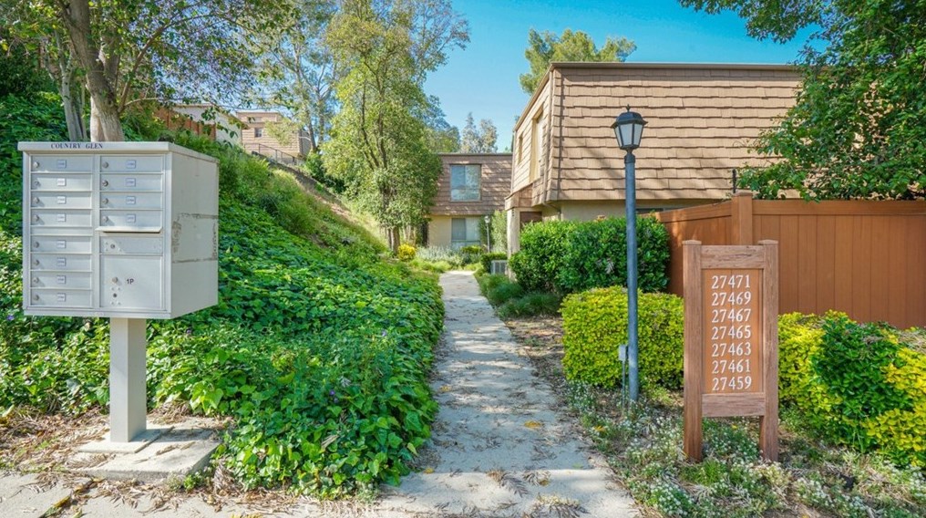 27469 Country Glen Rd, Calabasas, CA 91301