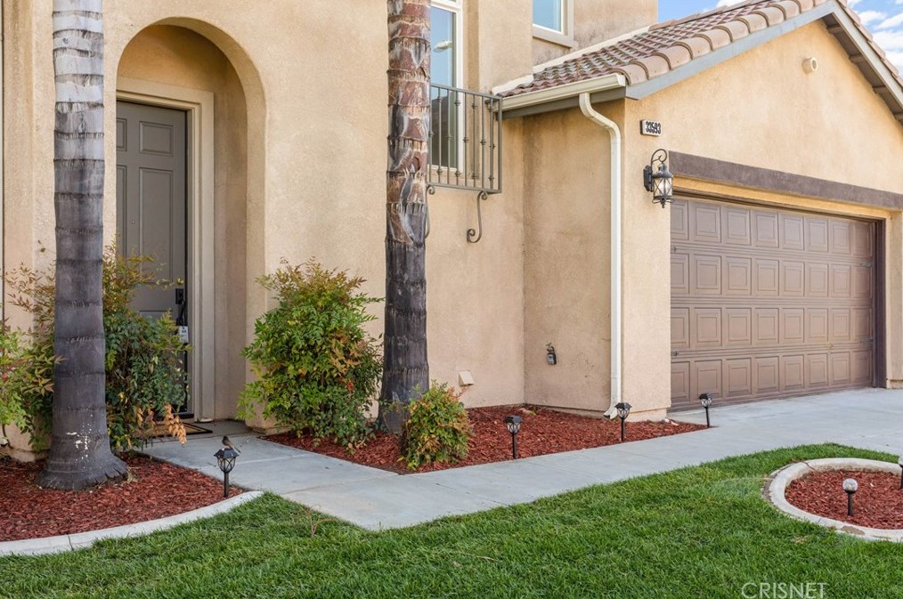 33593 Nandina Ln, Murrieta CA  92563-3401 exterior