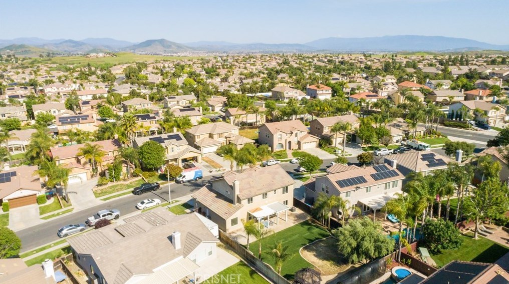 33593 Nandina Ln, Murrieta CA  92563-3401 exterior