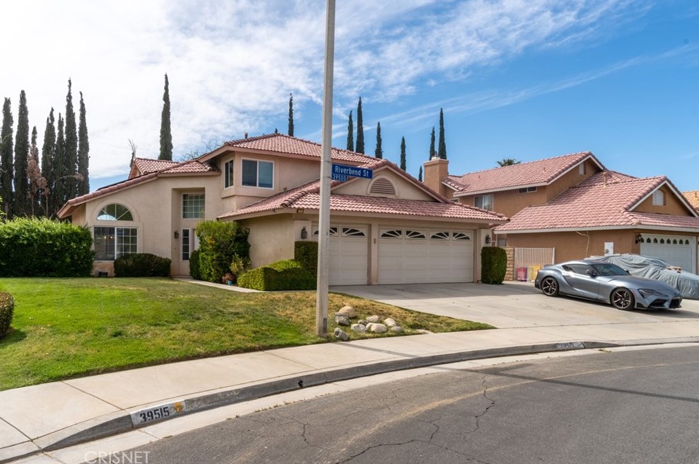 39521 Riverbend St, Palmdale, CA 93551-4172