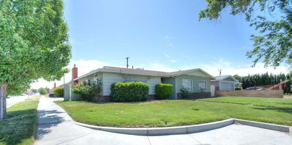 43946 3rd St E, Lancaster, CA 93535