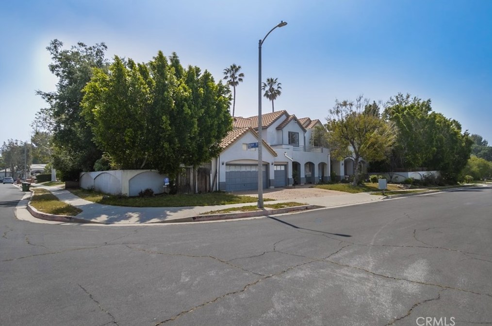 10810 Baile Ave, Chatsworth, CA 91311-1947