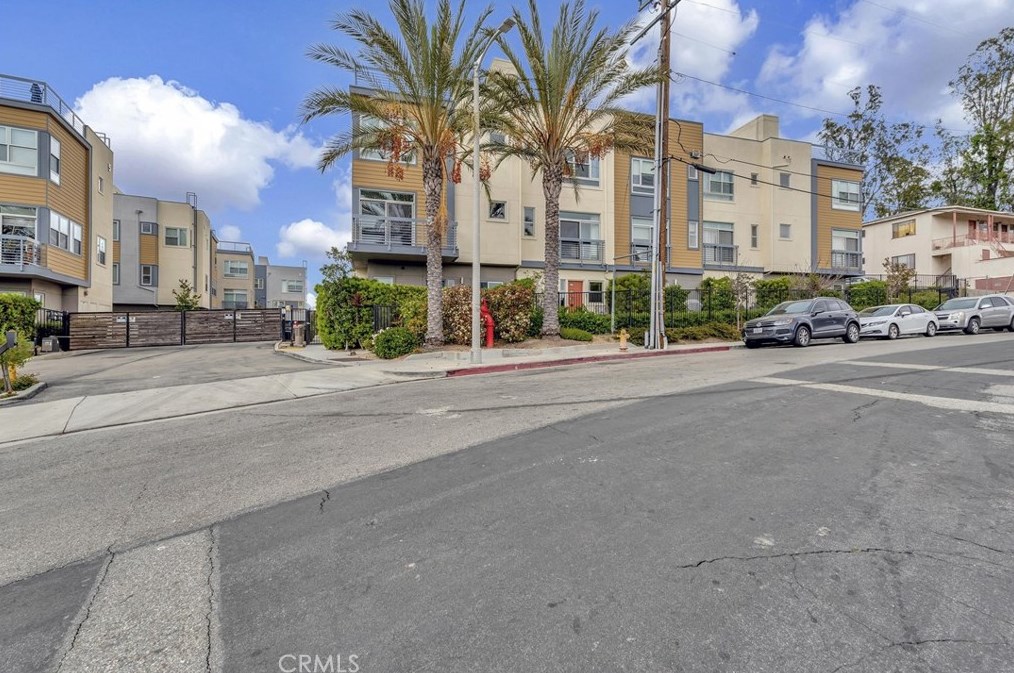 2753 Waverly Dr, Los Angeles CA  90039-2726 exterior