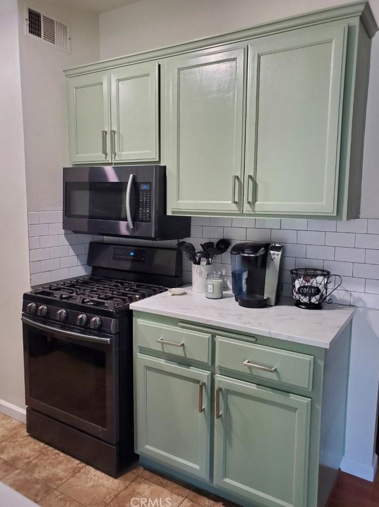 910 Dennis Ave, Simi Valley, CA 93065