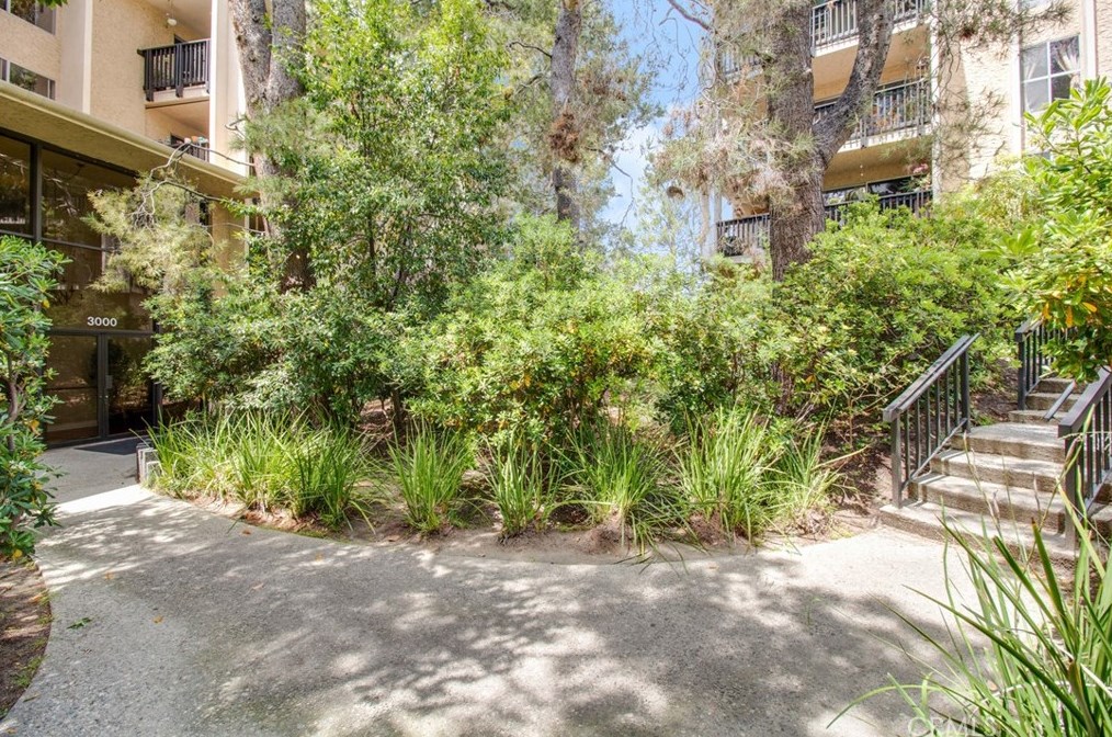3317 Raintree Cir, Los Angeles, CA 90230-4474