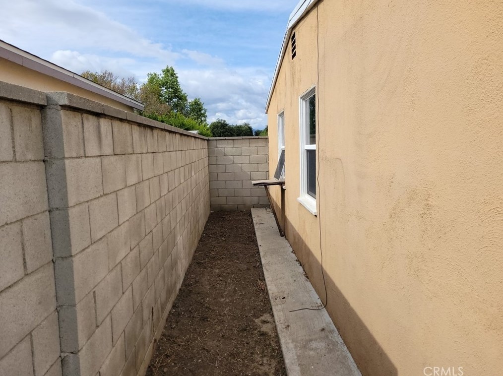 19454 Hartland St, Los Angeles CA  91335-3737 exterior