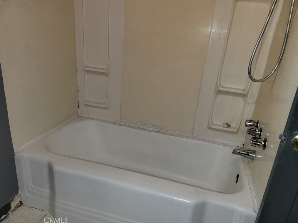 19454 Hartland St, Los Angeles CA  91335-3737 exterior