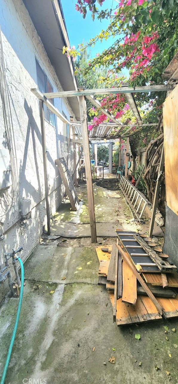 11171 De Haven Ave, Los Angeles CA  91331-1961 exterior