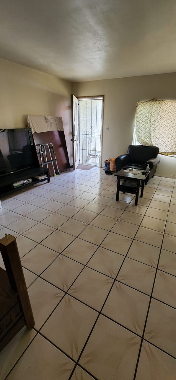 10247 Amboy Ave, Los Angeles CA  91331-3804 exterior