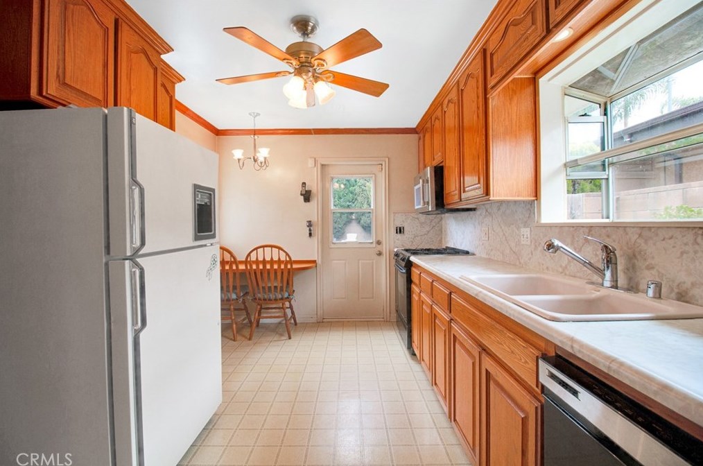 15913 Harvest St, San Fernando, CA 91344