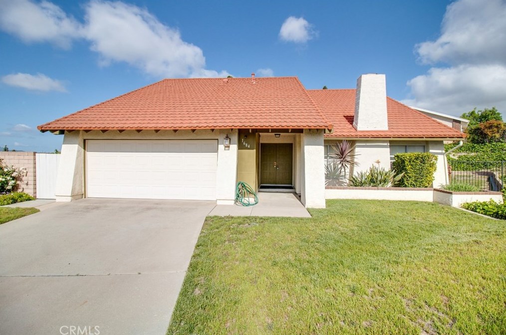 1684 Eveningside Dr, Thousand Oaks, CA 91362-1246