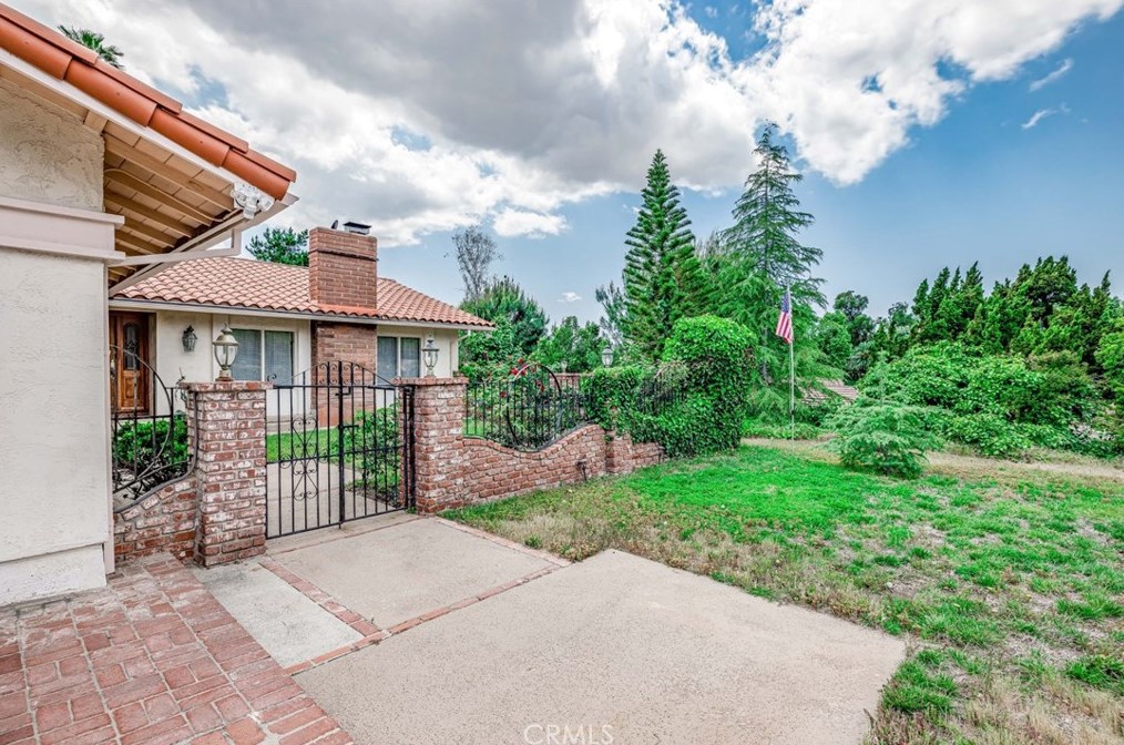 19926 Hiawatha St, Chatsworth, CA 91311